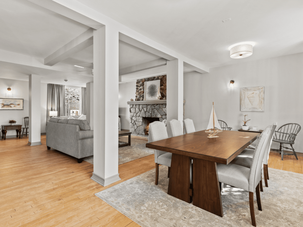 Image of dining table at The Captain Stannard